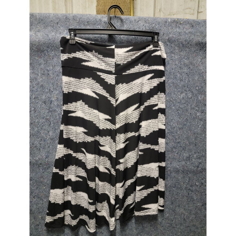 LuLaRoe Black & White Skirt Size XL